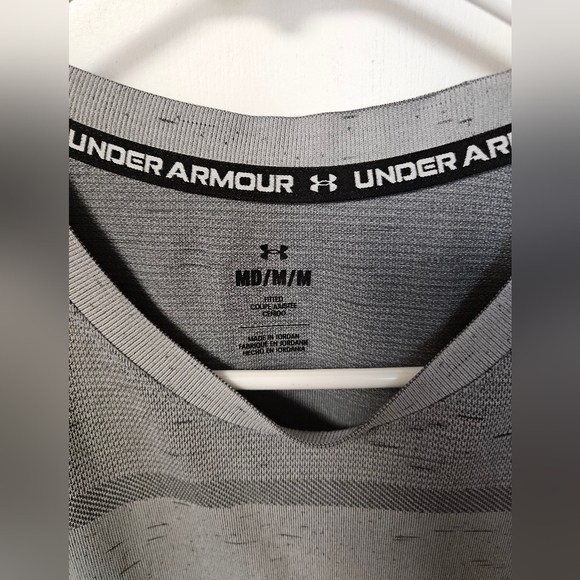 2 Pack - Under Armour Seamless Shirts - Picture 2 of 5